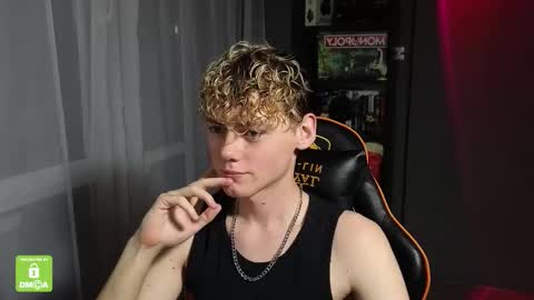 Snapshot of kirill_20_cm chatting on October 2025 01:13:02 AM Kirill and Andrey online show from October 2025 01:13:02 AM