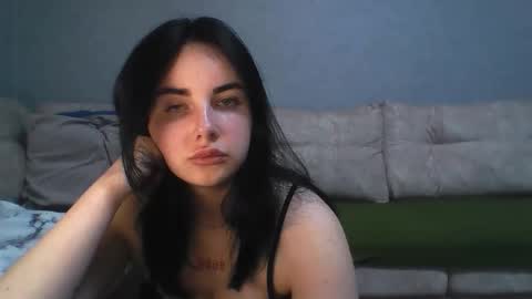 Kira online show from November 2025 06:43:01 PM