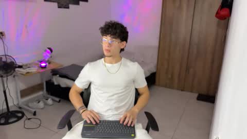 Snapshot of kisan_smith chatting on November 2025 01:59:01 AM Kisan online show from November 2025 01:59:01 AM