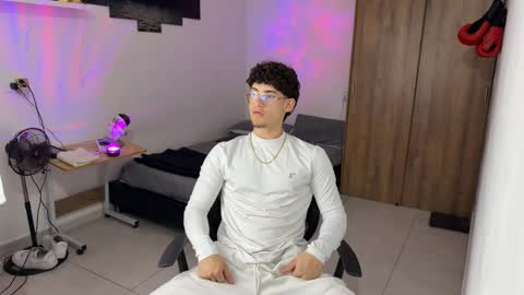 Snapshot of kisan_smith chatting on November 2025 12:33:01 AM Kisan online show from November 2025 12:33:01 AM