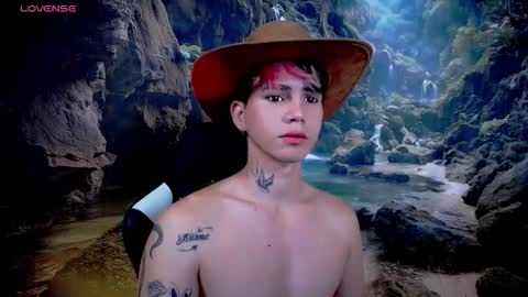 kiss_whitee online show from February 2026 03:48:01 AM