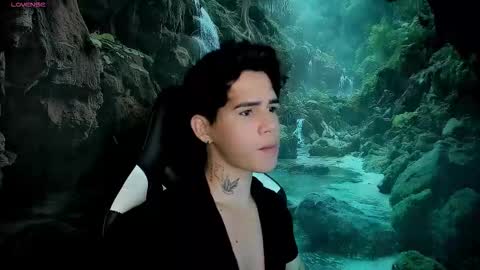 kiss_whitee online show from February 2026 01:35:02 AM