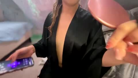 Snapshot of kissahsins chatting on February 2025 09:24:02 PM Kissah Kreampuff online show from February 2025 09:24:02 PM