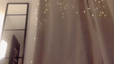 Snapshot of kissahsins chatting on September 2025 03:28:01 AM Kissah Kreampuff online show from September 2025 03:28:01 AM