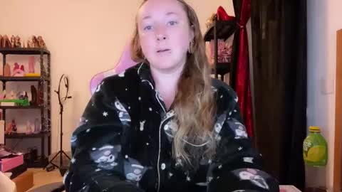 kissica online show from December 2025 04:45:02 PM