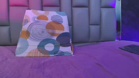 BELLA FLAME online show from October 2025 07:43:01 PM