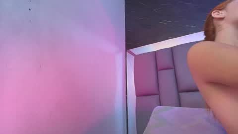 BELLA FLAME online show from October 2025 07:44:01 PM