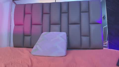 BELLA FLAME online show from October 2025 07:03:01 PM