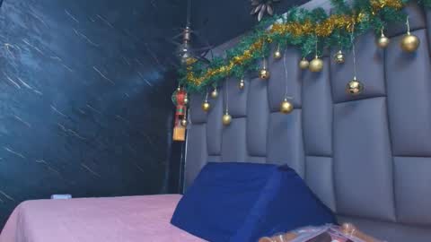 Snapshot of kissme_luna chatting on December 2025 06:59:02 PM BELLA FLAME online show from December 2025 06:59:02 PM