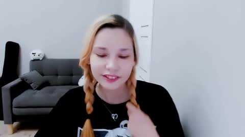 Snapshot of kitten_alisa chatting on September 2025 06:29:02 PM Alissa online show from September 2025 06:29:02 PM