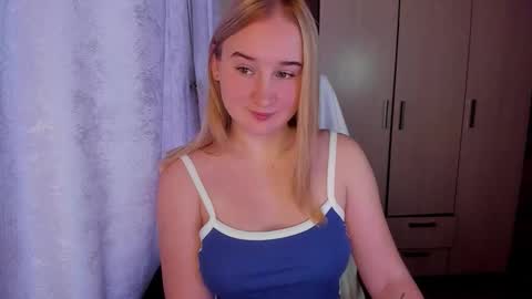 kitten_sun online show from October 2025 02:36:02 AM