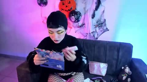 kitty__chs online show from October 2025 11:07:02 AM