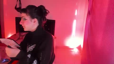 kitty__chs online show from November 2025 11:23:02 AM