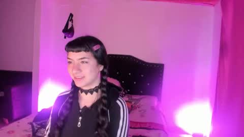 kitty__chs online show from December 2025 11:19:01 AM