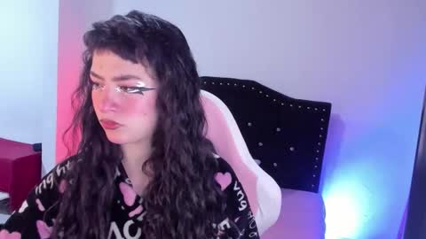 kitty__chs online show from December 2025 11:27:02 AM