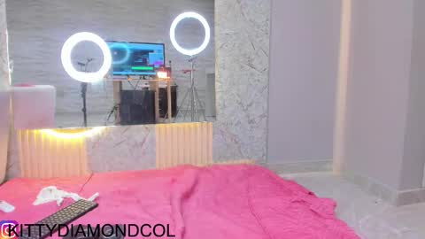 kitty__diamond_ online show from October 2025 12:41:02 AM