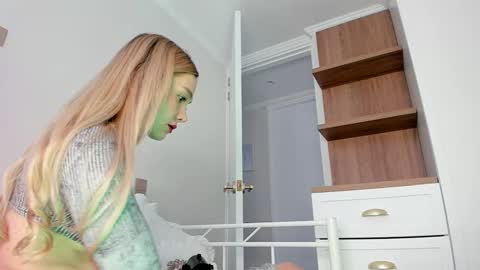 sophie online show from March 2026 07:07:01 PM