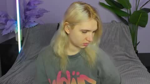 Snapshot of kitty_blondy chatting on April 2026 04:24:02 AM kitty blondy online show from April 2026 04:24:02 AM