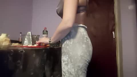 Kitti online show from November 2025 03:33:02 PM