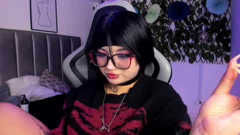 Camila online show from April 2026 06:19:01 AM