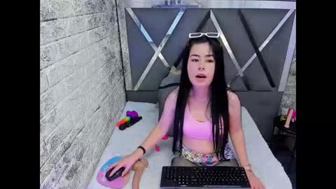 kitty_small69 online show from April 2026 03:06:01 PM