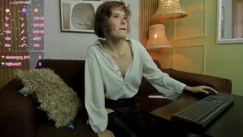 Snapshot of kitty_star_ chatting on April 2026 08:12:02 PM kitty_star_ online show from April 2026 08:12:02 PM
