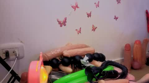 Snapshot of kittyroses chatting on June 2026 01:39:01 AM Kitty online show from June 2026 01:39:01 AM