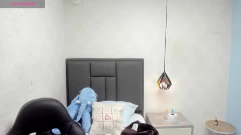  K I T T  Y  online show from January 2025 12:18:01 PM