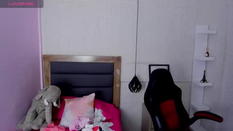  K I T T  Y  online show from January 2025 07:06:01 PM