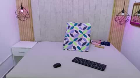 Snapshot of kity_spiderr chatting on November 2025 12:49:02 PM Luisa y Jairo online show from November 2025 12:49:02 PM