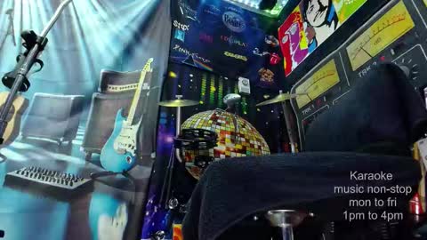 kiveuxmakeu online show from December 2025 05:53:02 PM