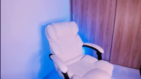 Snapshot of kiwi____ chatting on March 2026 02:04:02 AM Little piece of fruit online show from March 2026 02:04:02 AM