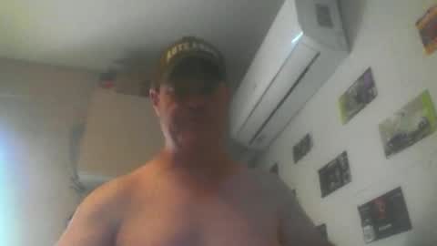 kiwiguy19773 online show from April 2026 11:24:02 PM