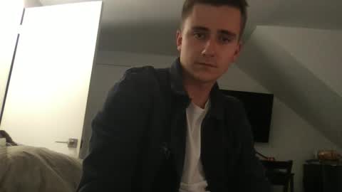 kiwiii661088 online show from April 2026 11:44:02 PM