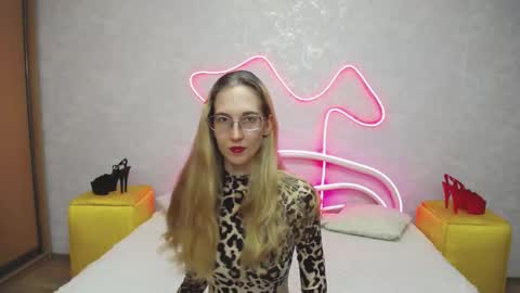 Klary online show from September 2025 01:44:02 PM