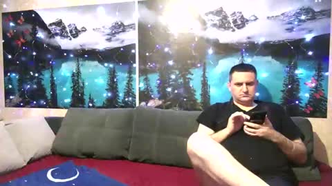 Kleosnow online show from December 2025 09:03:01 AM