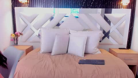  Kloe  online show from December 2024 03:30:01 PM