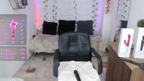 Snapshot of kloeking_ chatting on January 2025 11:53:02 PM kloe online show from January 2025 11:53:02 PM