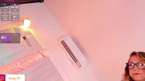 Snapshot of kloey_hoot chatting on December 2024 11:47:01 PM Kloey online show from December 2024 11:47:01 PM