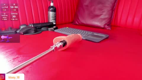 Snapshot of kloey_hoot chatting on December 2024 03:00:02 AM Kloey online show from December 2024 03:00:02 AM