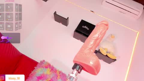 Snapshot of kloey_hoot chatting on January 2025 12:22:02 AM Kloey online show from January 2025 12:22:02 AM