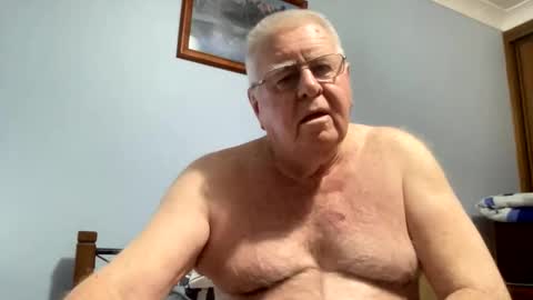 Snapshot of knights2001 chatting on March 2026 10:32:02 AM Aussiedude online show from March 2026 10:32:02 AM