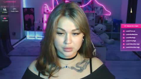 Mia online show from November 2025 05:13:01 PM