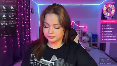 Mia online show from December 2025 02:43:02 PM