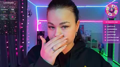 Mia online show from February 2026 12:18:01 AM