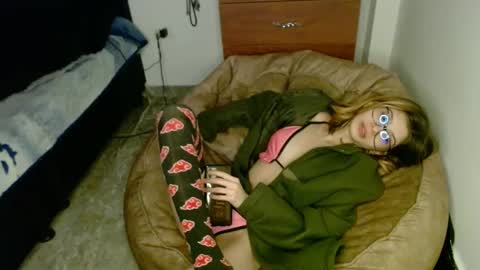 kratos_and_afrodita online show from October 2025 12:30:01 AM