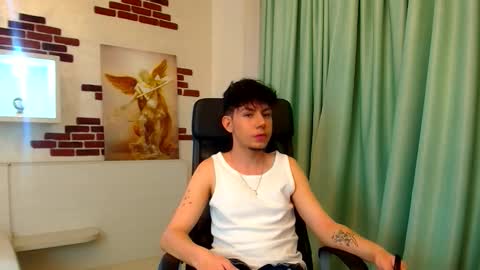 KrewVaughn online show from October 2025 04:55:01 AM