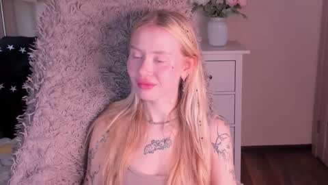 kris_grant online show from October 2025 09:19:02 AM