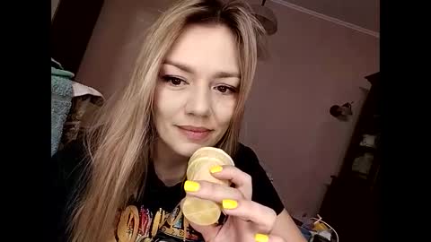 Snapshot of krisssexi chatting on February 2025 05:24:02 AM KrissSexi online show from February 2025 05:24:02 AM