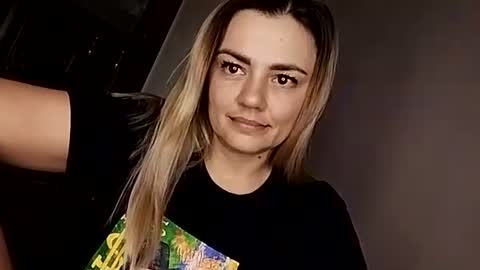 Snapshot of krisssexi chatting on September 2025 06:19:02 PM KrissSexi online show from September 2025 06:19:02 PM